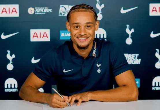 荷兰新星哈维-西蒙斯圆梦加盟热刺,转会费达6000万欧元